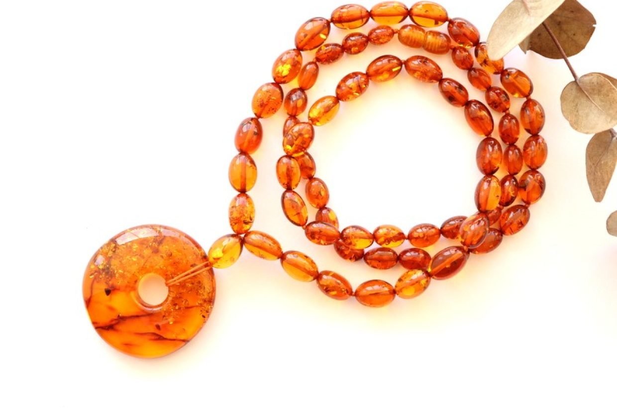 10454-Golden-amber-necklace-with-donut-pendant-N11.jpg