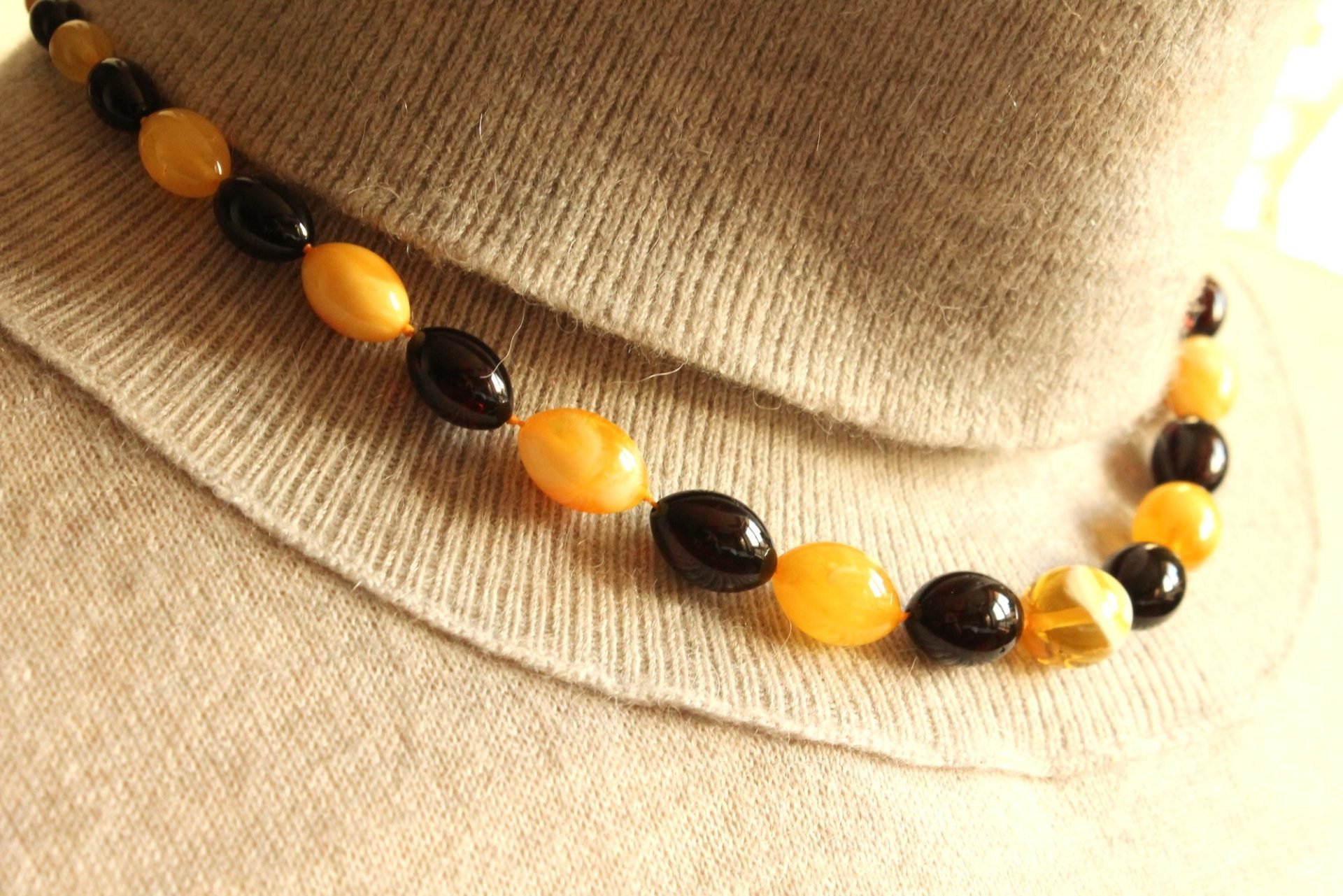 Elegant two color amber necklace N56 - Image 9