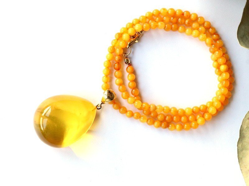 Yellow amber pendant with amber chain from natural Baltic amber N184
