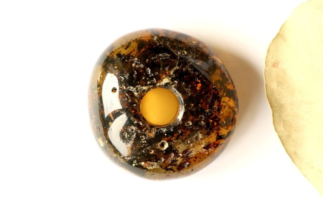 12258-Black-amber-doughnut-pendant-PD31.jpg