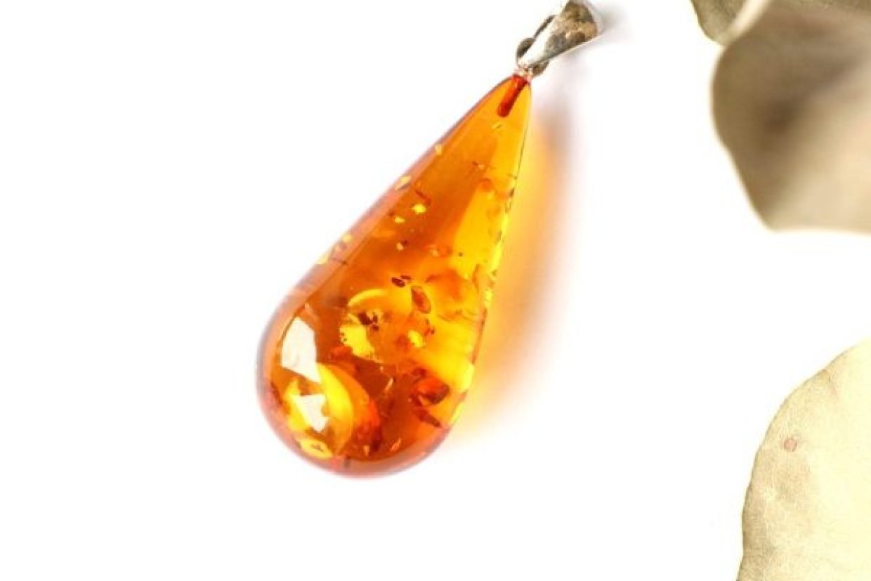 12343-Kleiner-cognac-bernstein-anhänger-mit-sterlingsilber-verschluss-P22.jpg