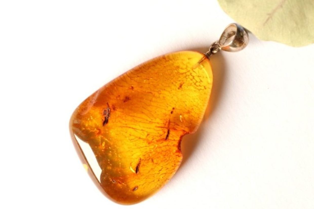 13950-Großer-cognac-bernstein-anhänger-P16.jpg