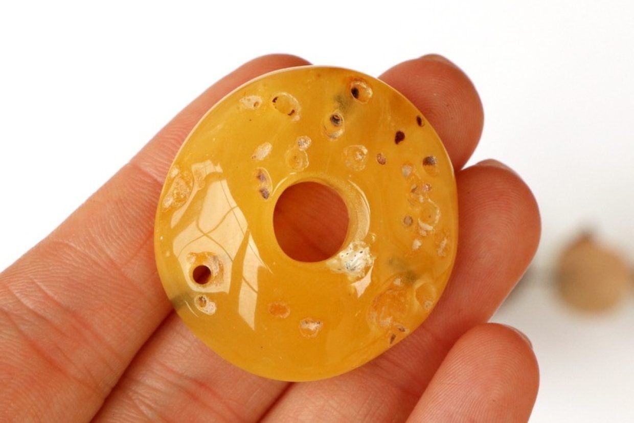 15427-Yellow-doughnut-amber-pendant-PD23.jpg