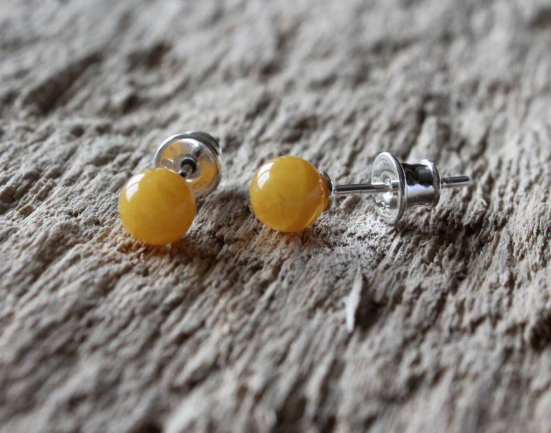 Small butterscotch stud amber earrings E10 - Image 4