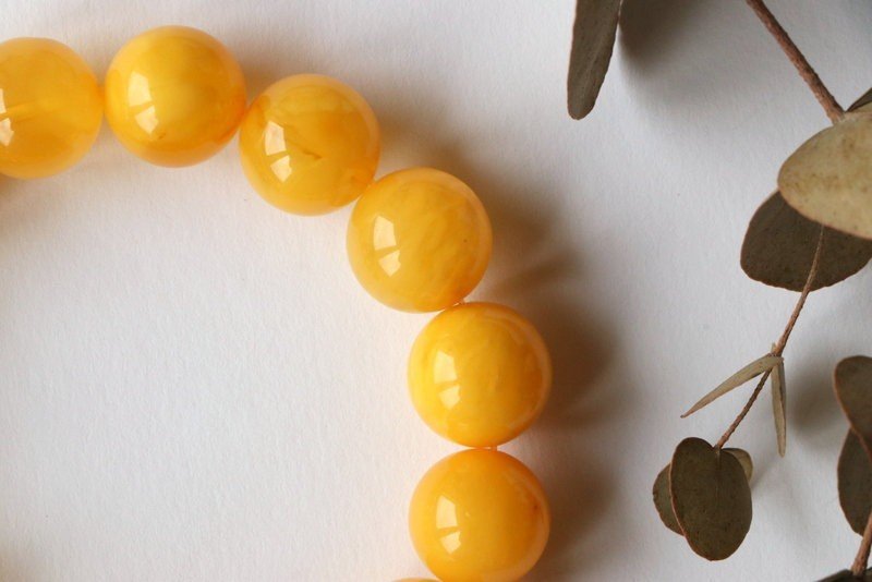 Antique and yellow amber bracelet B221 - Image 9
