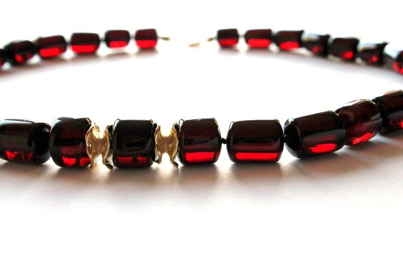 Luxurious cherry color amber necklace N80