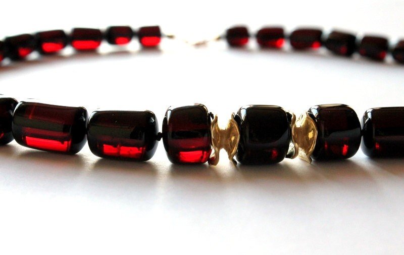 Luxurious cherry color amber necklace N80 - Image 3