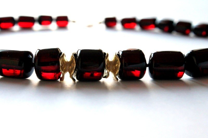 Luxurious cherry color amber necklace N80 - Image 5