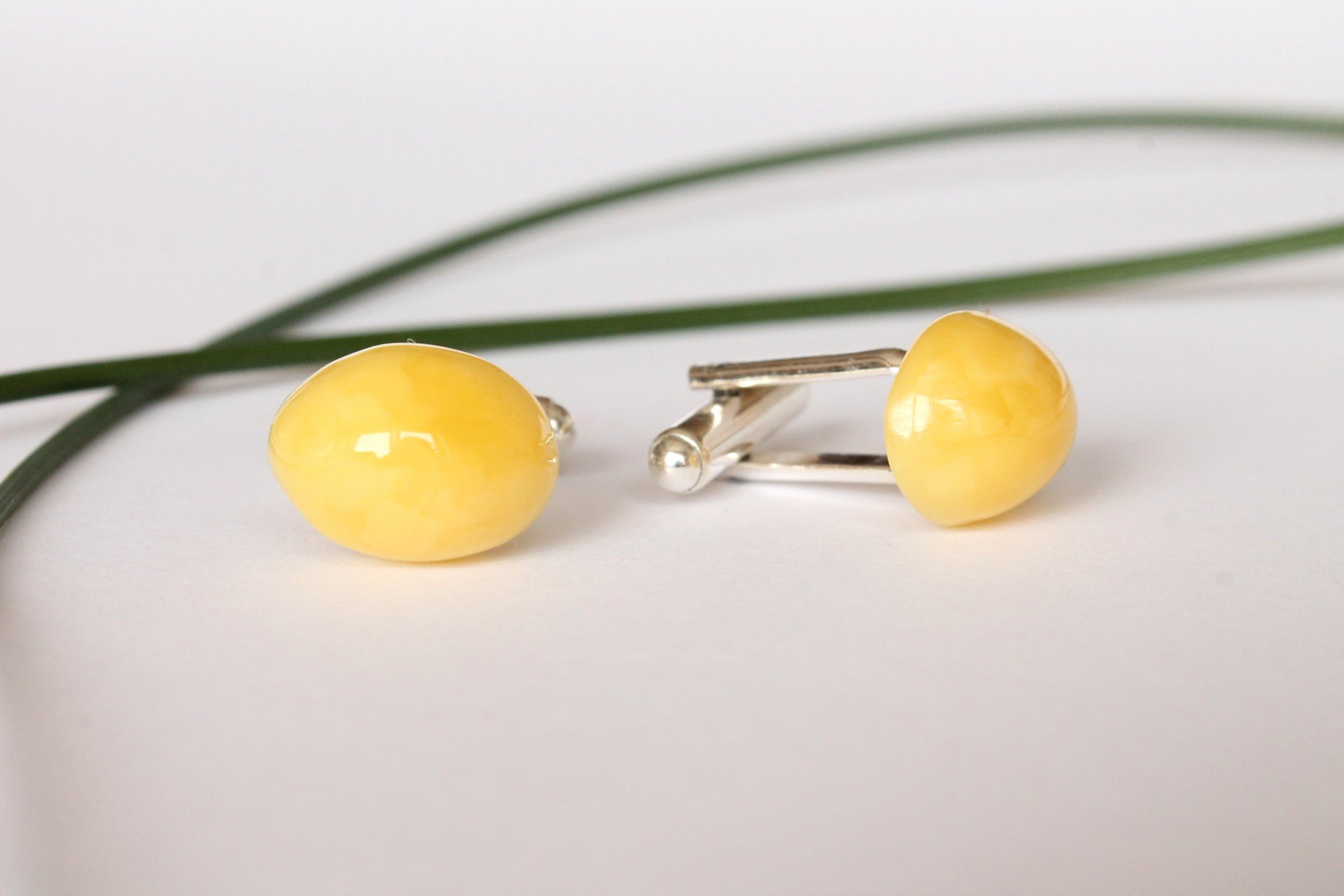 Ovale gelbe Bernstein-Manschettenknöpfe, natürlicher baltischer Bernstein, Sterlingsilber, einzigartige Bernstein-Manschettenknöpfe, Geschenkidee für Männer, Schmuck für Männer, olivfarbener Bernstein – Bild 7