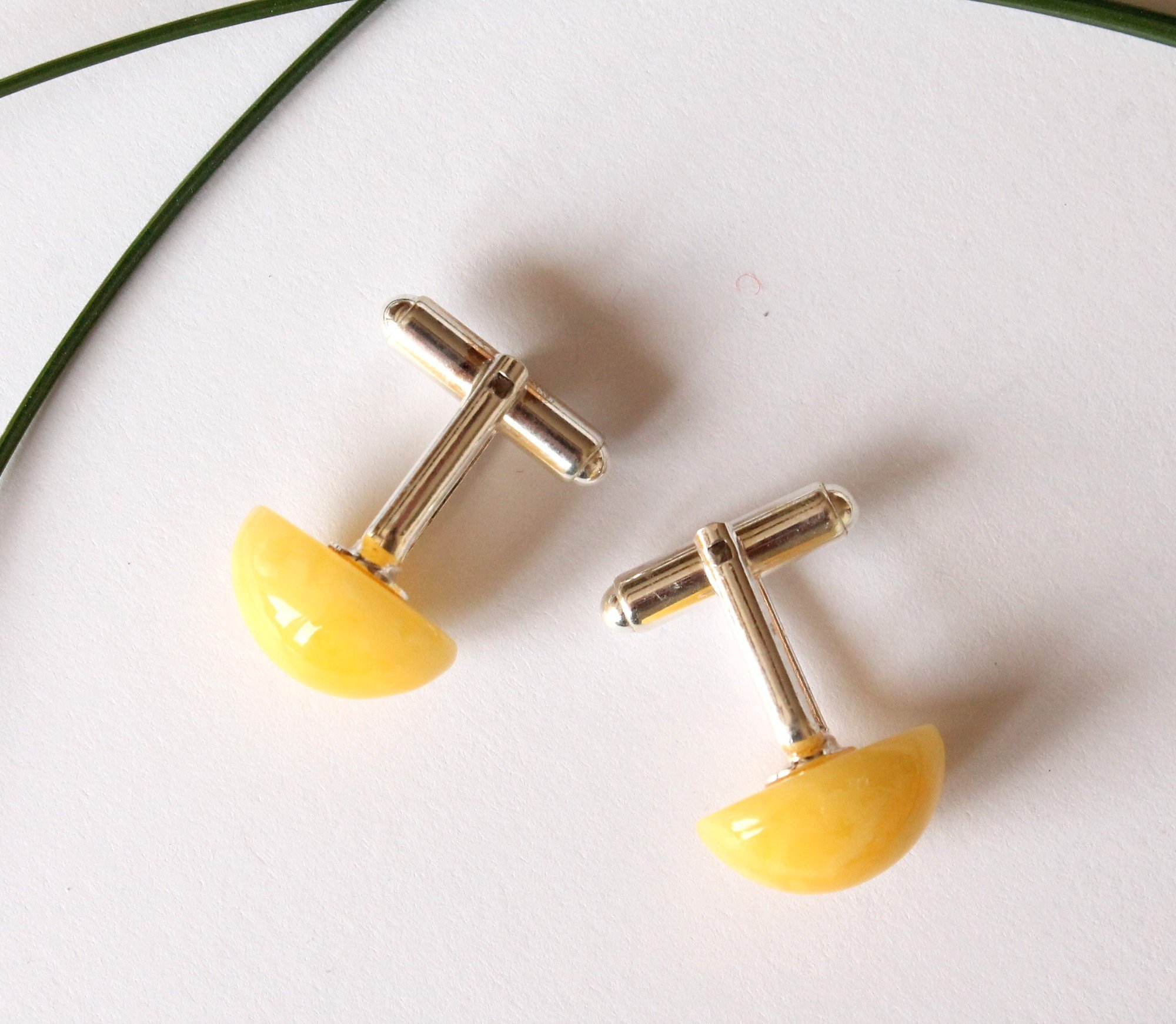 Ovale gelbe Bernstein-Manschettenknöpfe, natürlicher baltischer Bernstein, Sterlingsilber, einzigartige Bernstein-Manschettenknöpfe, Geschenkidee für Männer, Schmuck für Männer, olivfarbener Bernstein – Bild 2