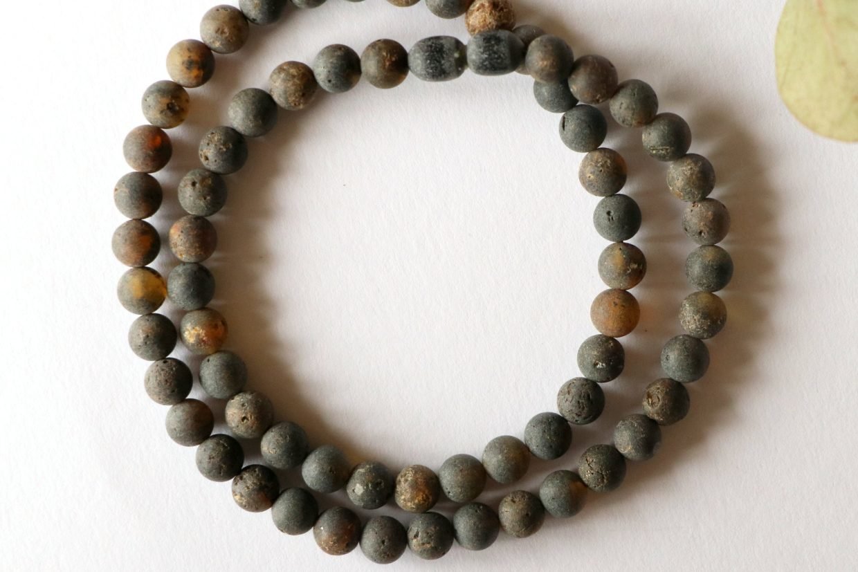 2787-Unpolished-amber-men-necklace-FH259.jpg