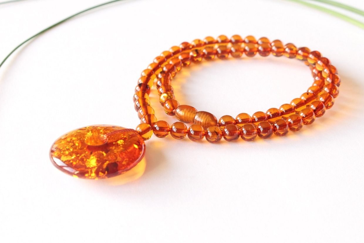 3172-Amber-necklace-with-donut-pendant-N51.jpg