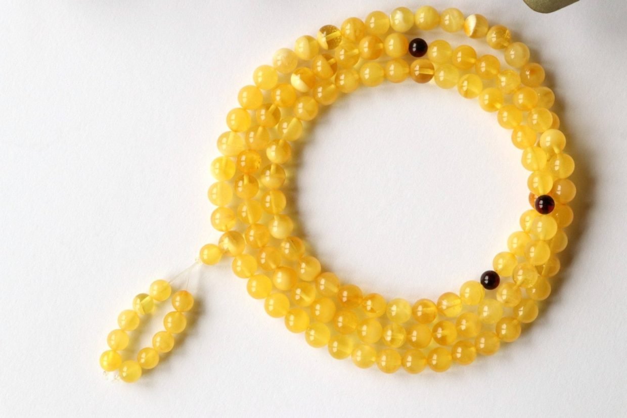 3856-Tibetan-Buddhist-amber-rosary-Natural-amber-beads-yellow-amber-rosary-mala-prayer-rosary-7.5-mm-round-beads-rosary-amber-rosary-mala.jpg