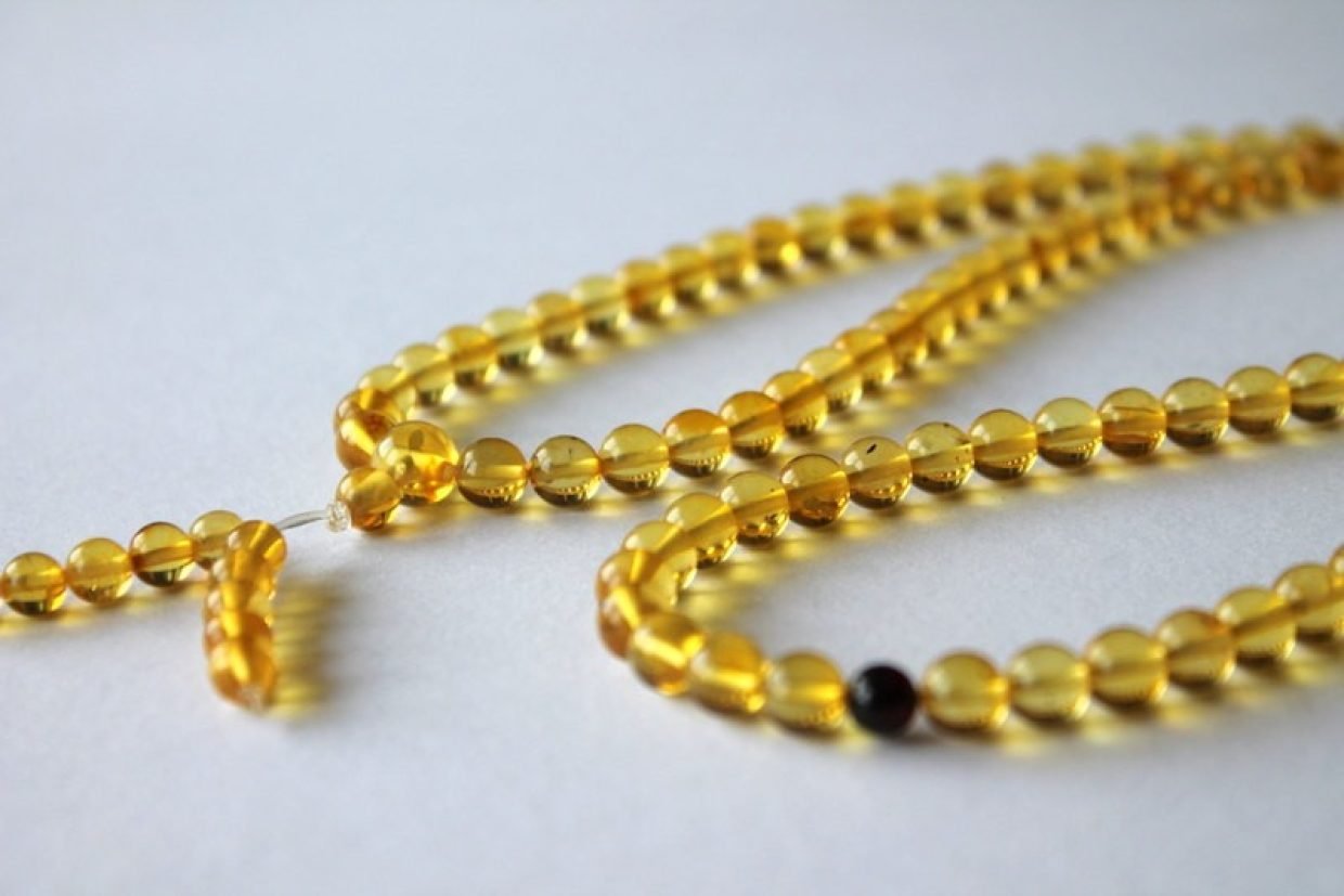 4640-Tibetan-Buddhist-amber-rosary-mala-natural-amber-beads-lemon-amber-rosary-mala-prayer-rosary-7.0-mm-round-beads-108-round-amber-beads.jpg
