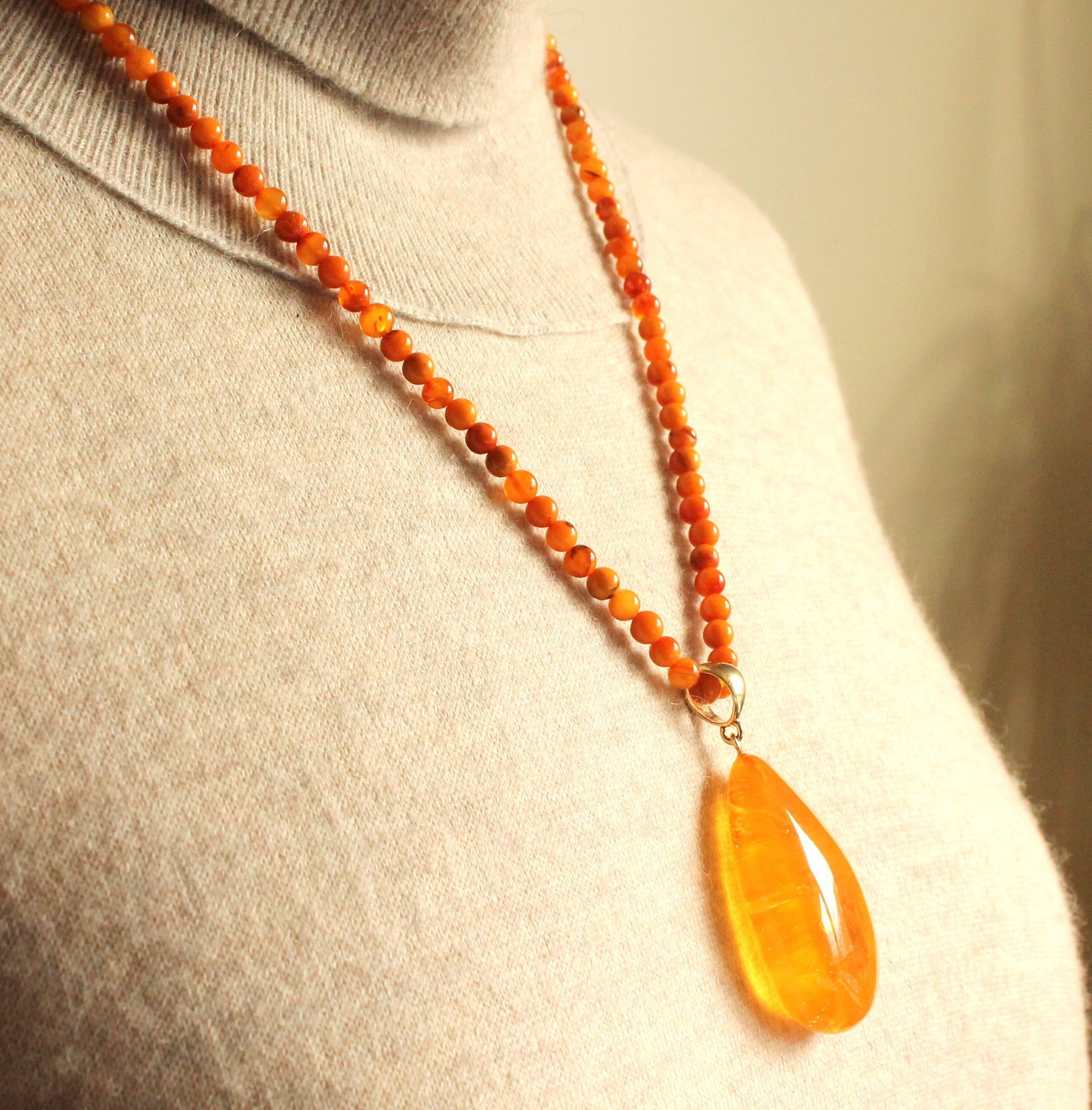 Butterscotch amber pendant with round amber beads chain N240