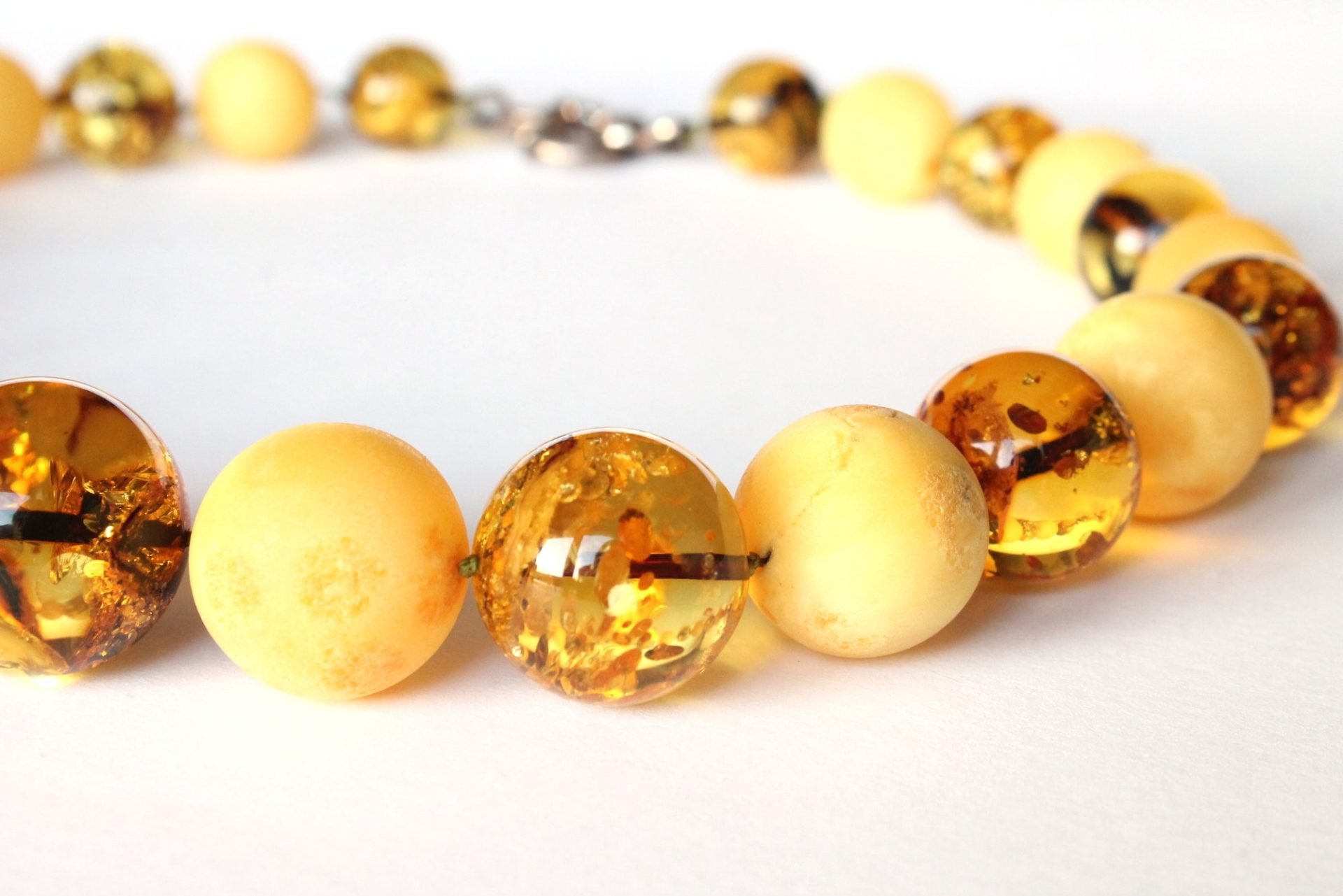 Outstanding two color amber necklace N247 - Image 4