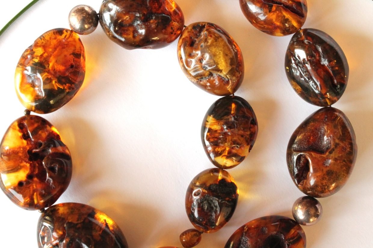711-Massive-oval-shape-amber-necklace-N73.jpg