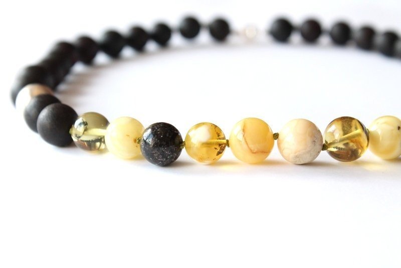 Unique round shape amber necklace N31