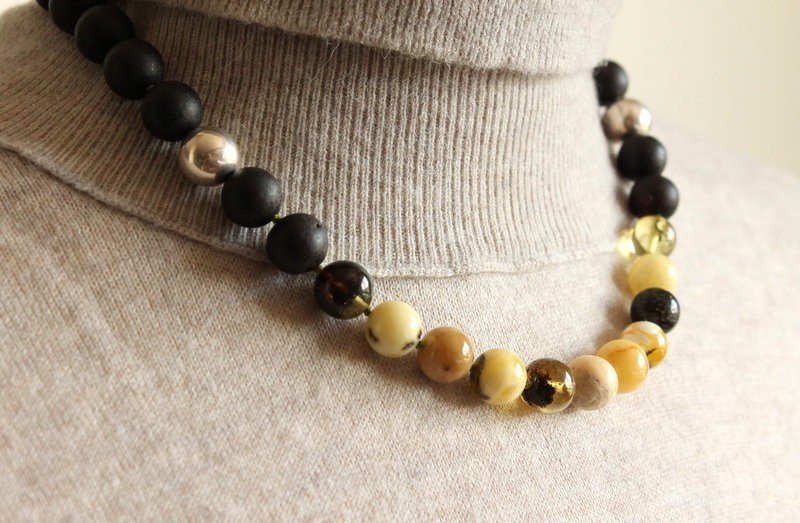 Unique round shape amber necklace N31 - Image 10
