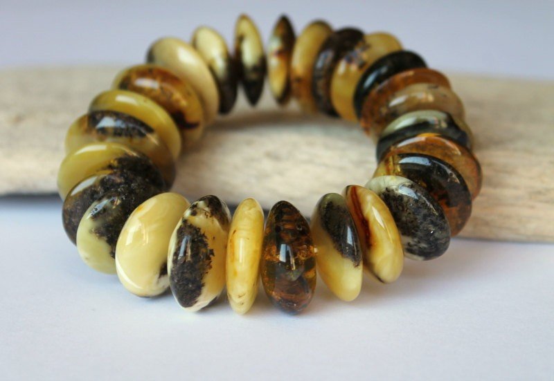 Massive amber bracelet B43