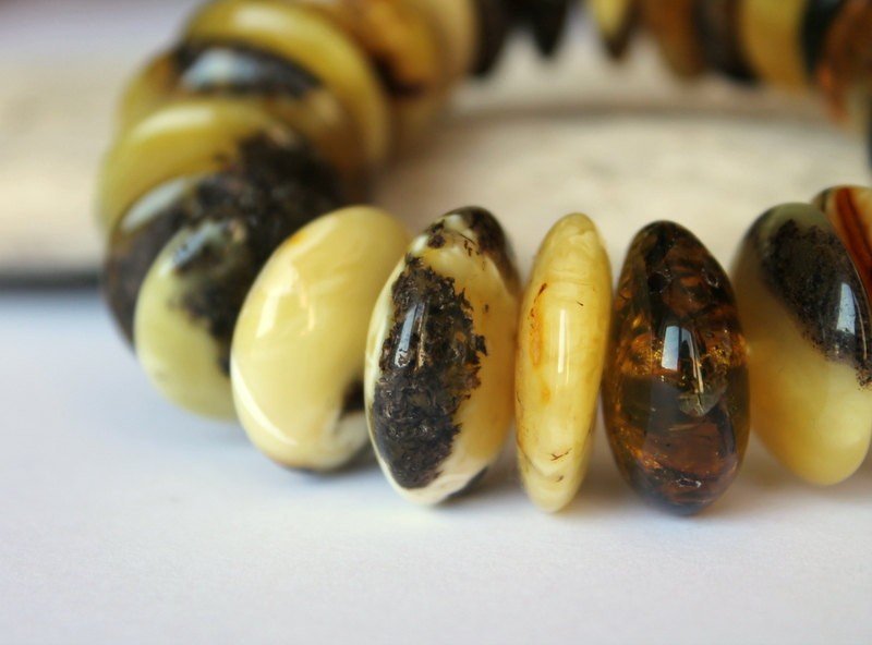 Massive amber bracelet B43 - Image 4