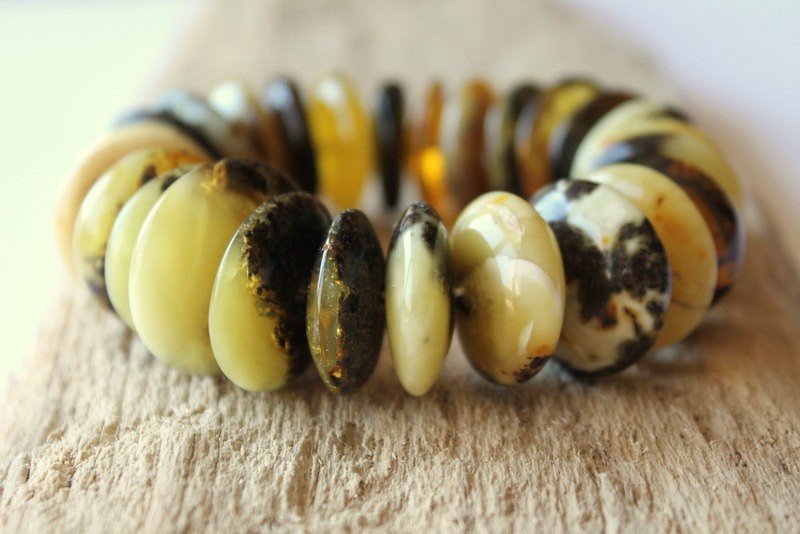 Massive amber bracelet B43 - Image 6