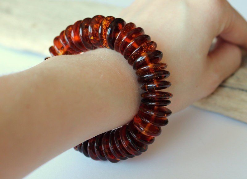 Cognac massive amber bracelet B44 - Image 6