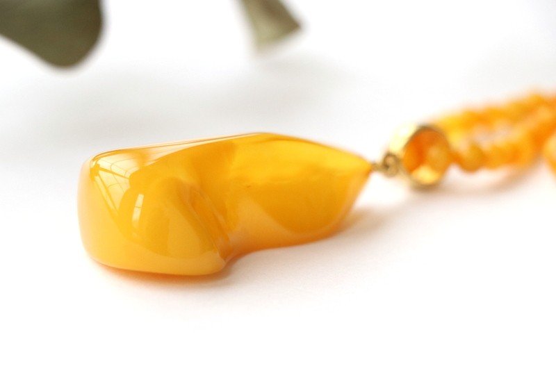 Antique color amber pendant with amber chain N300 - Image 4