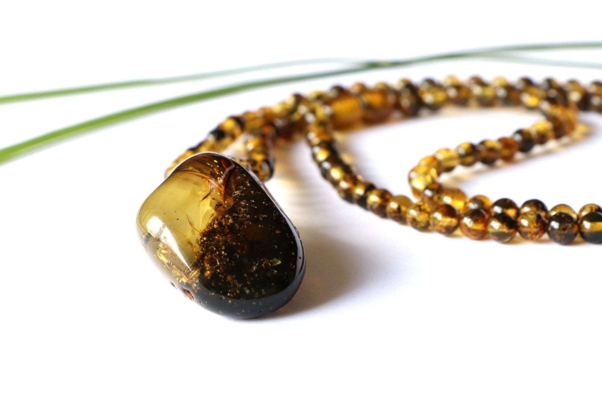 Green color long amber necklace with pendant N251 - Image 4