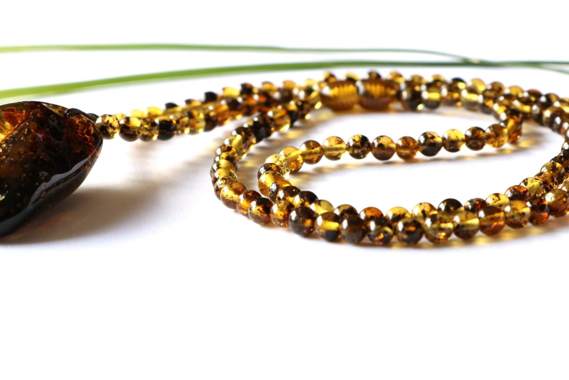 Green color long amber necklace with pendant N251 - Image 5