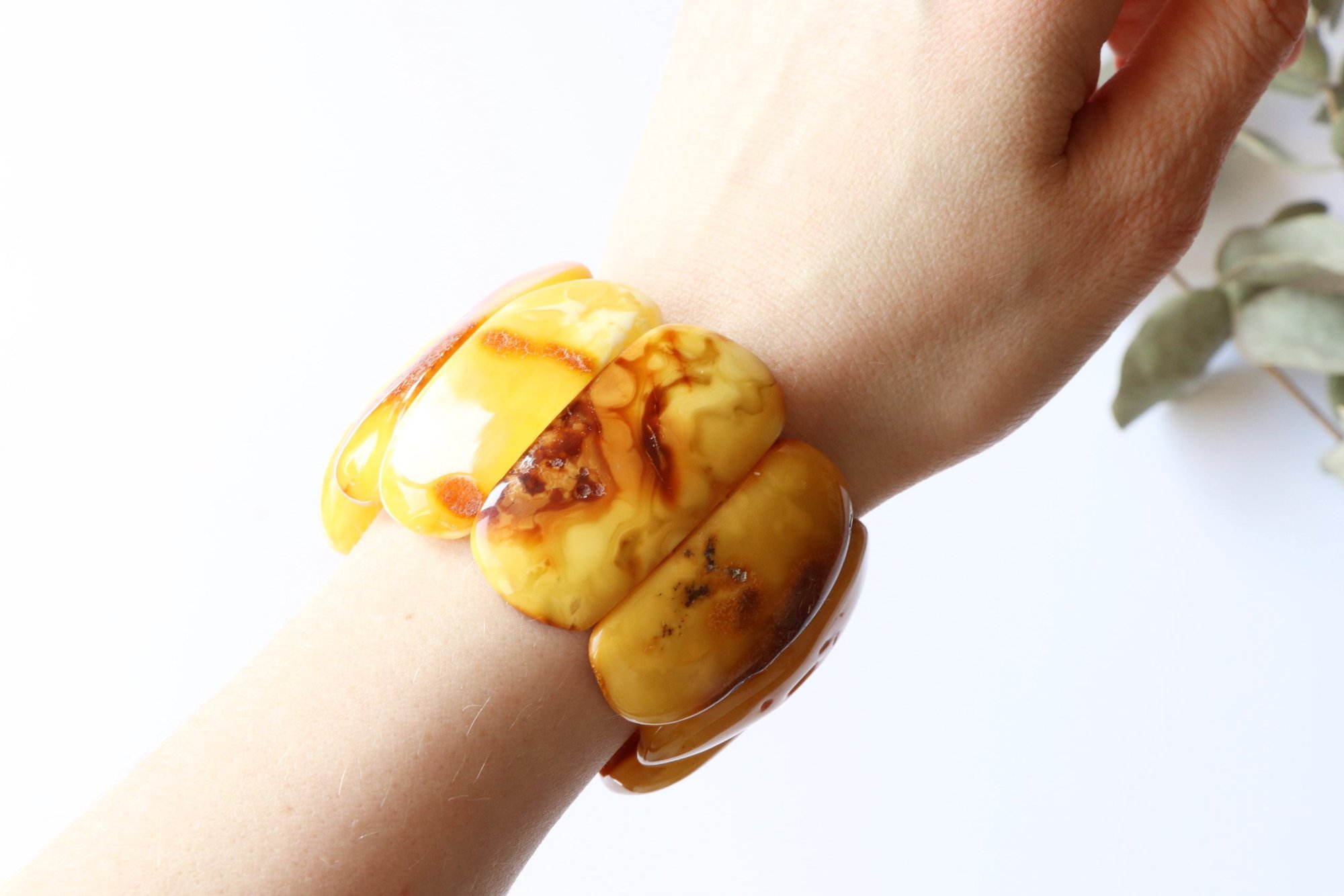 Massive royal amber bracelet B69 - Image 8
