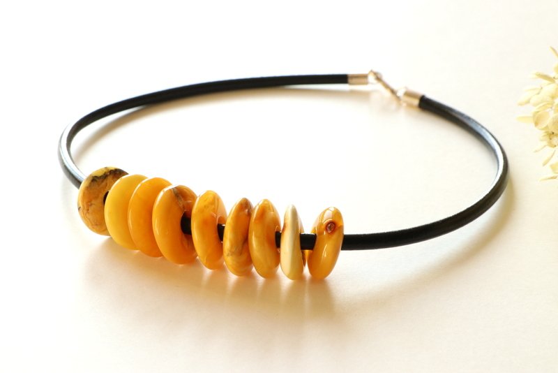 Unique amber necklace with leather N33 - Image 3