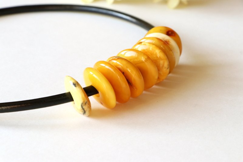 Unique amber necklace with leather N33 - Image 2