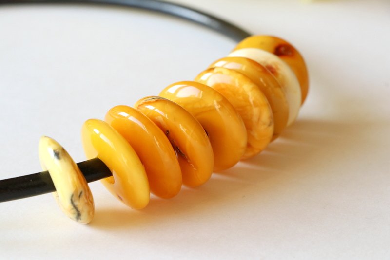 Unique amber necklace with leather N33 - Image 4
