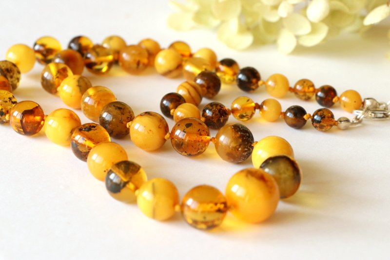 Elegant green color amber necklace N65 - Image 4