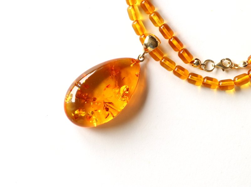 Elegante helle cognacfarbene Bernsteinkette mit Anhänger N4 – Bild 4
