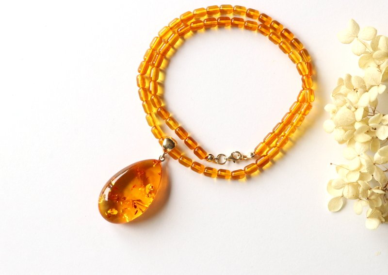 Elegante helle cognacfarbene Bernsteinkette mit Anhänger N4 – Bild 5