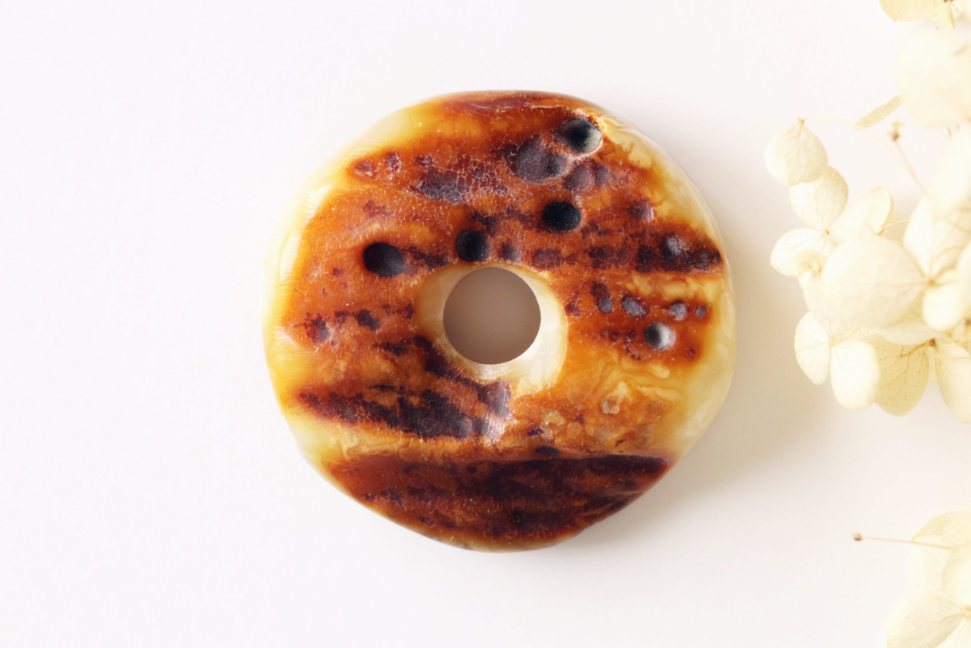 Massiver bernsteinfarbener Donut-Anhänger PD44