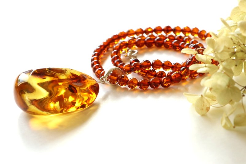 Cognac color Baltic amber necklace with pendant N231 - Image 2