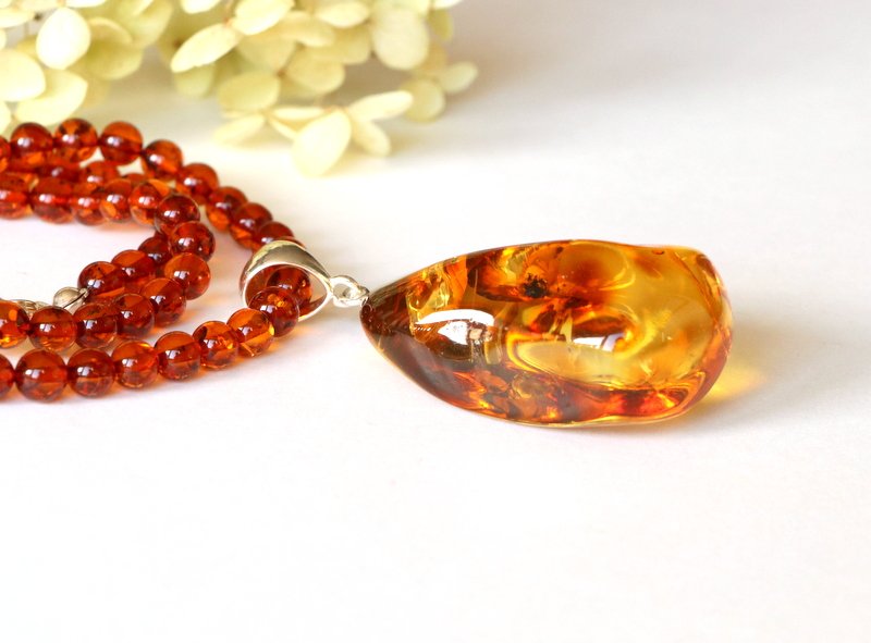 Cognac color Baltic amber necklace with pendant N231 - Image 4