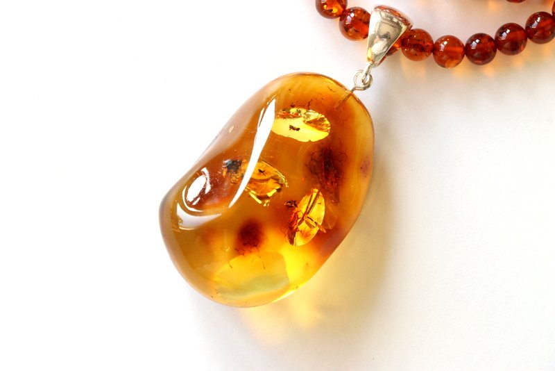 Cognac color Baltic amber necklace with pendant N231 - Image 7